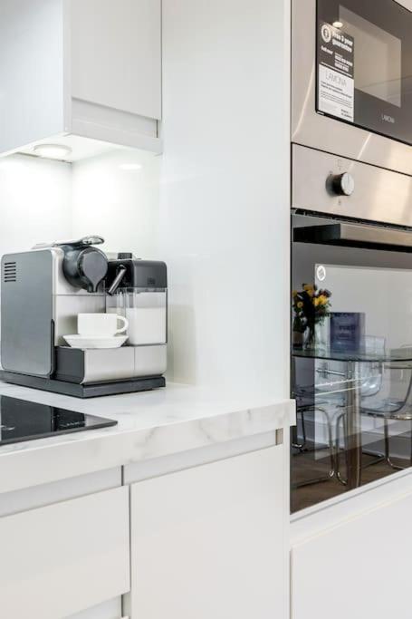 Вилла House 10 Mins To Tower Bridge Hot Tub & Parking Лондон Экстерьер фото